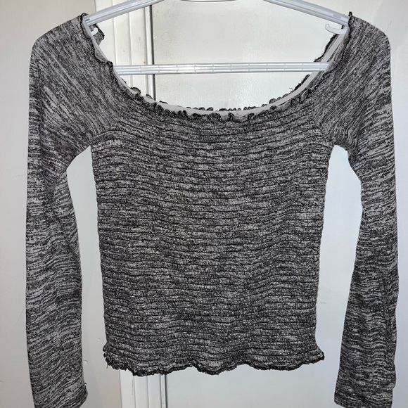 BNWT Grey off the shoulder long sleeve crop top - Picture 1 of 3